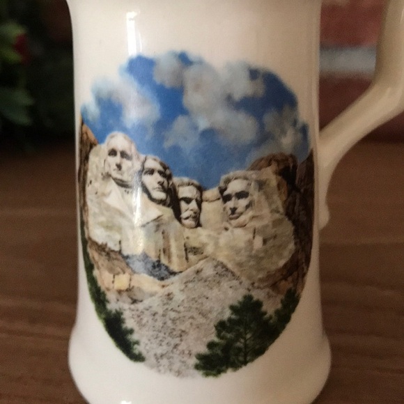 Rare Vintage Mount Rushmore Miniature Creamer - Picture 7 of 7